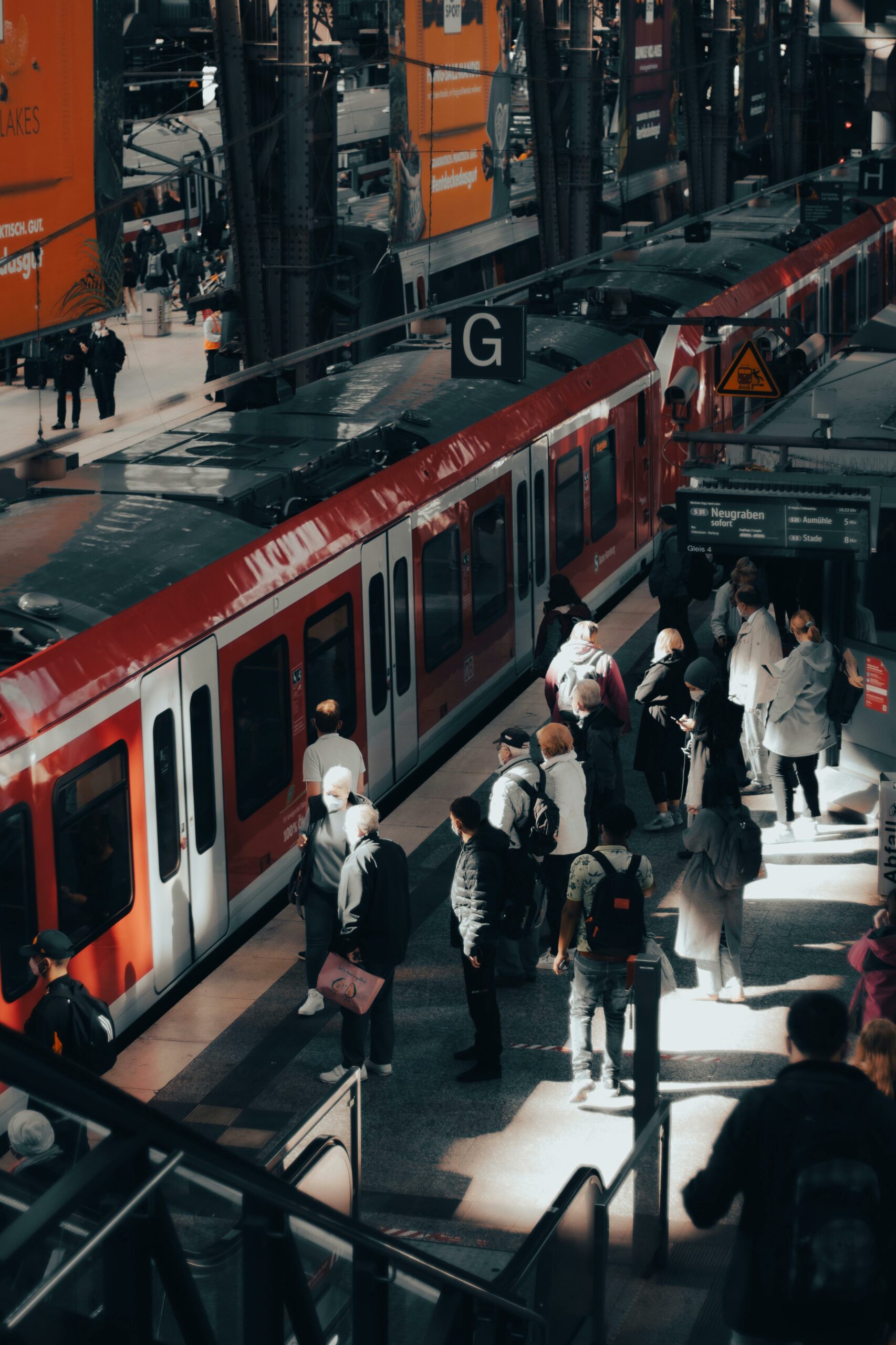 Certains trains roulent sur des rails, d’autres, sur de vieux souvenirs…